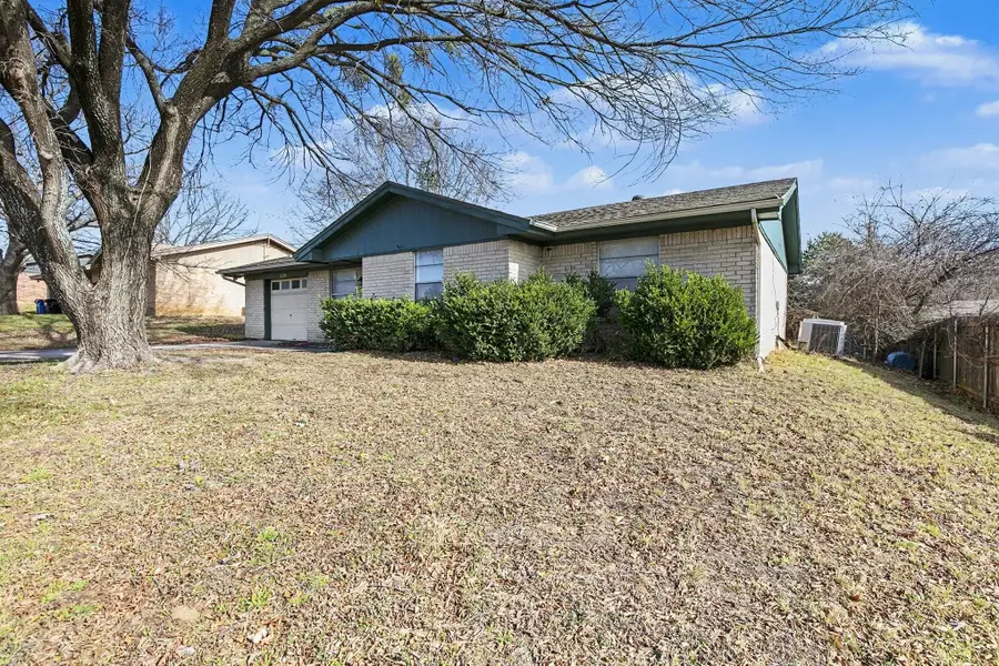229 Mountain View Drive, Azle, TX 76020 - Image #3