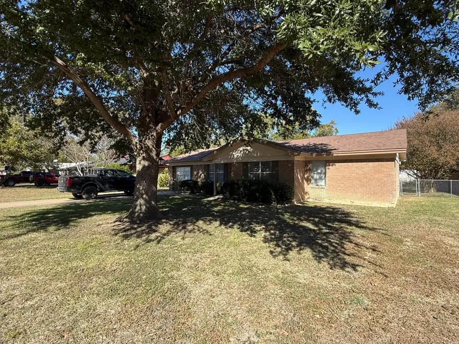 2206 12th Street, Brownwood, TX 76801 - Image #2