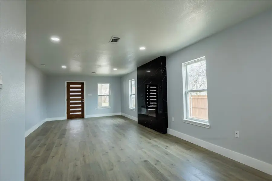 2526 Bethurum Avenue, Dallas, TX 75215 - Image #3