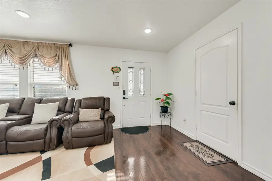 2012 Burnet Drive, Grand Prairie, TX 75052 - Image #3