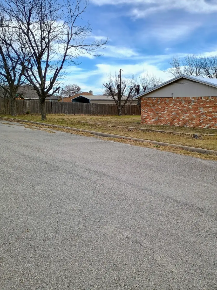 1303 E Boynton Street, Hamilton, TX 76531 - #2