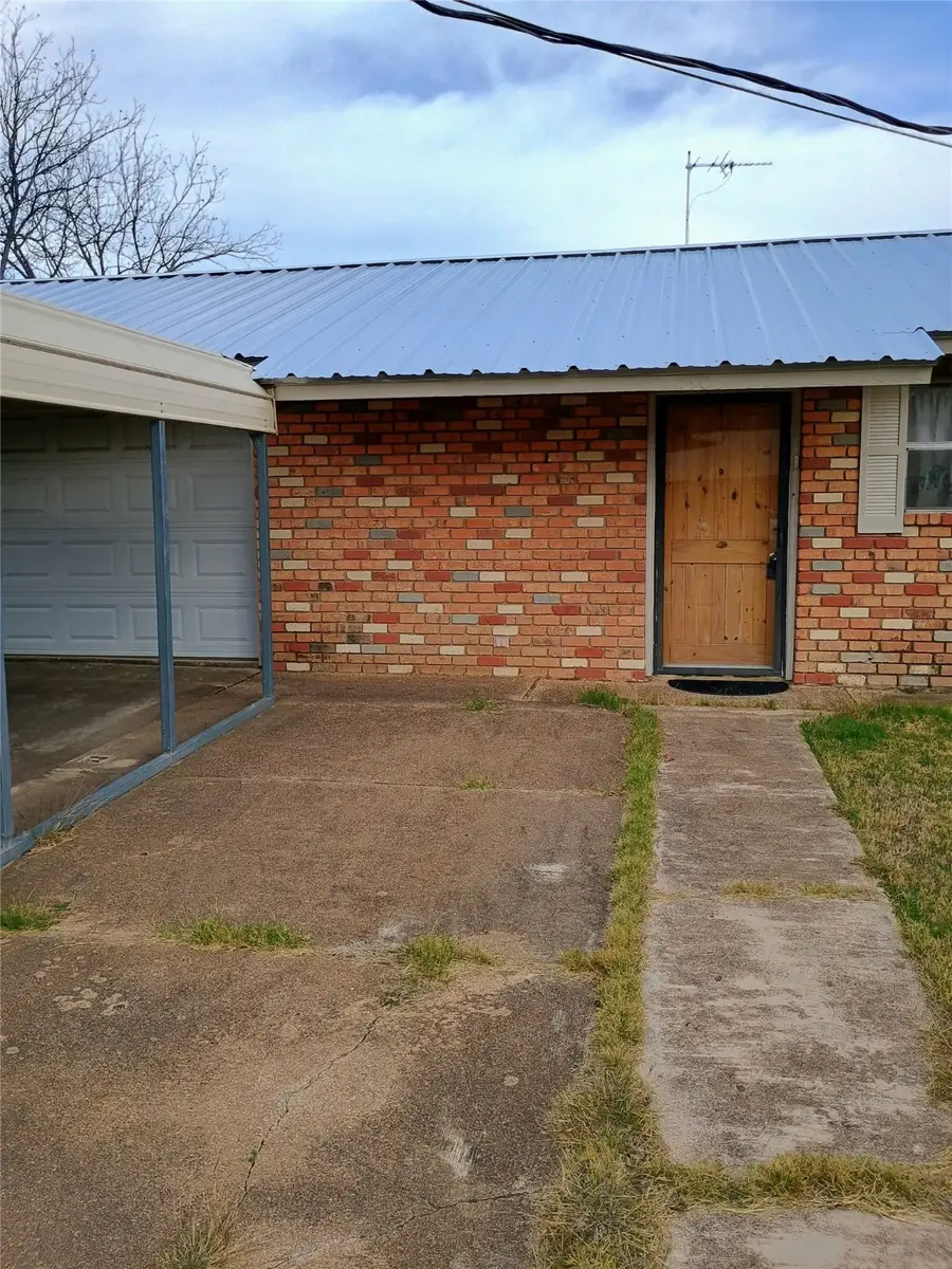 1303 E Boynton Street, Hamilton, TX 76531 - #3