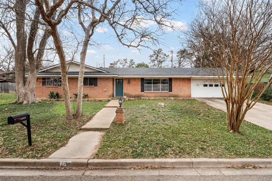 2208 Lake Forest Drive, Waco, TX 76708 - Image #2