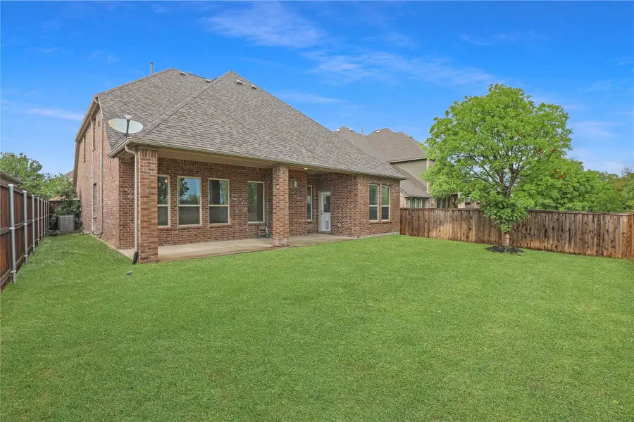 925 Spring Falls Drive, McKinney, TX 75071 - Image #2