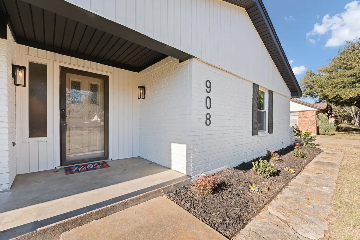 908 Stonelake Drive, Cleburne, TX 76033 - Image #1