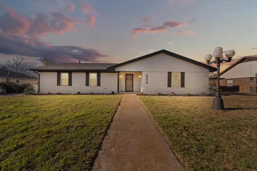 908 Stonelake Drive, Cleburne, TX 76033 - Image #2