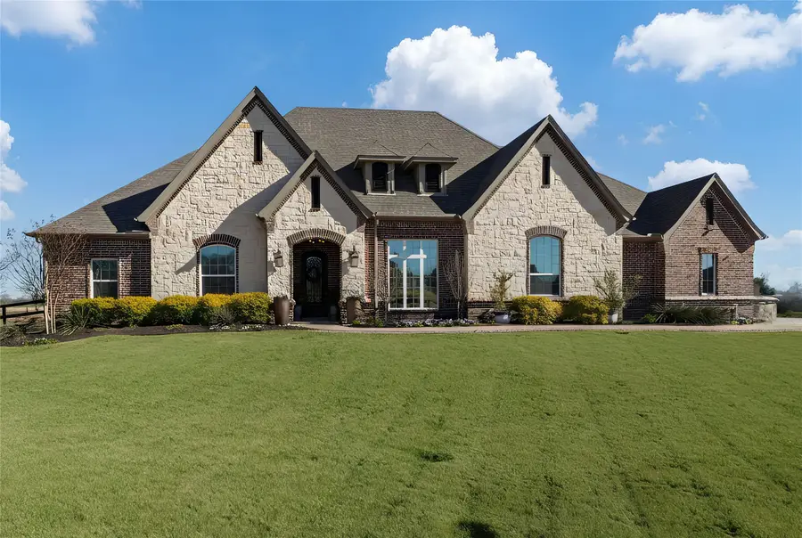 9101 Iron Mountain Trail, Justin, TX 76247 - Image #2
