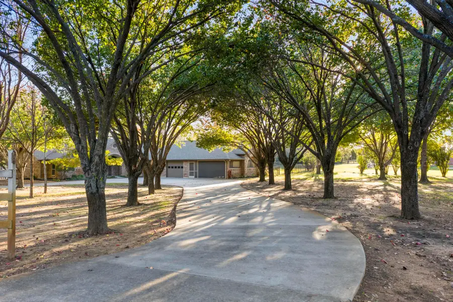 1070 Lakeview Court, Copper Canyon, TX 76226 - Image #3