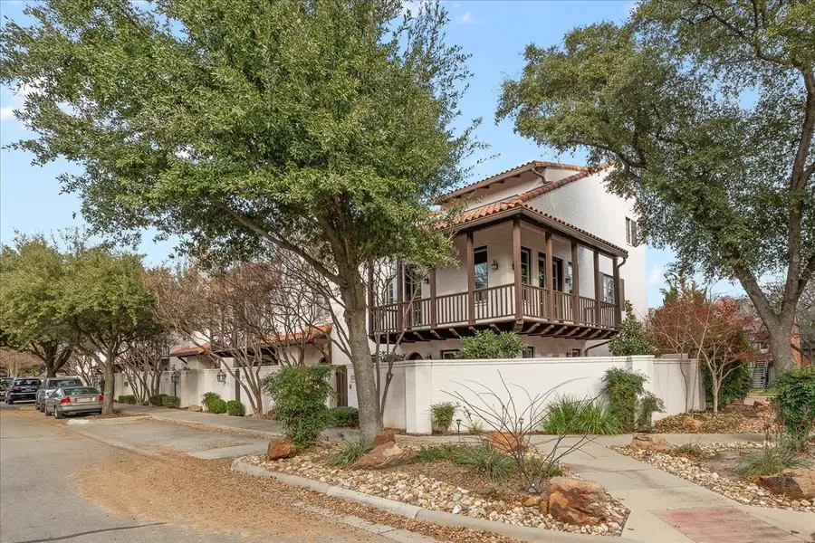 271 Casa Blanca Avenue, Fort Worth, TX 76107 - Image #2