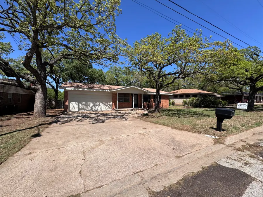 900 NW 11th Street, Mineral Wells, TX 76067 - #2