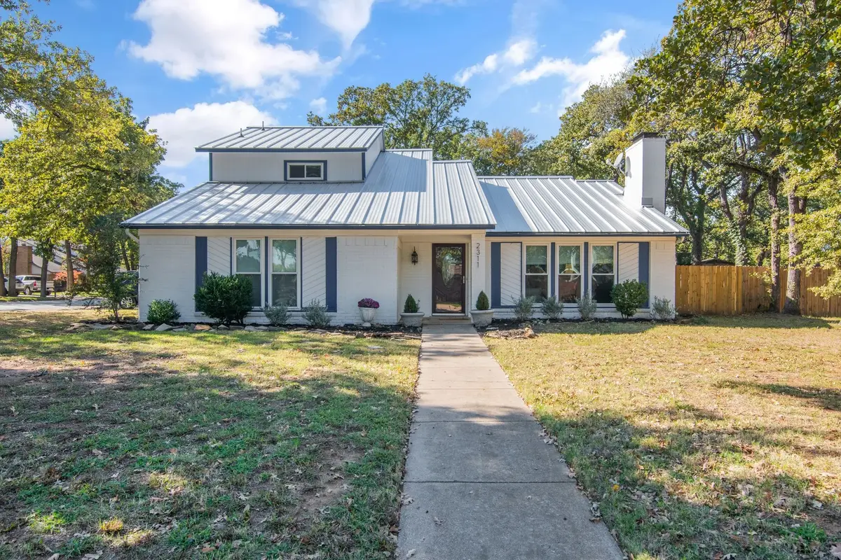 2311 Hummingbird Trail, Grapevine, TX 76051 - Image #1