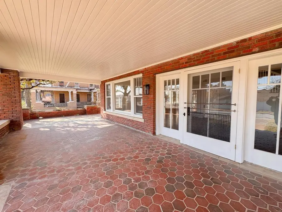 211 NW 4th Avenue, Mineral Wells, TX 76067 - #2