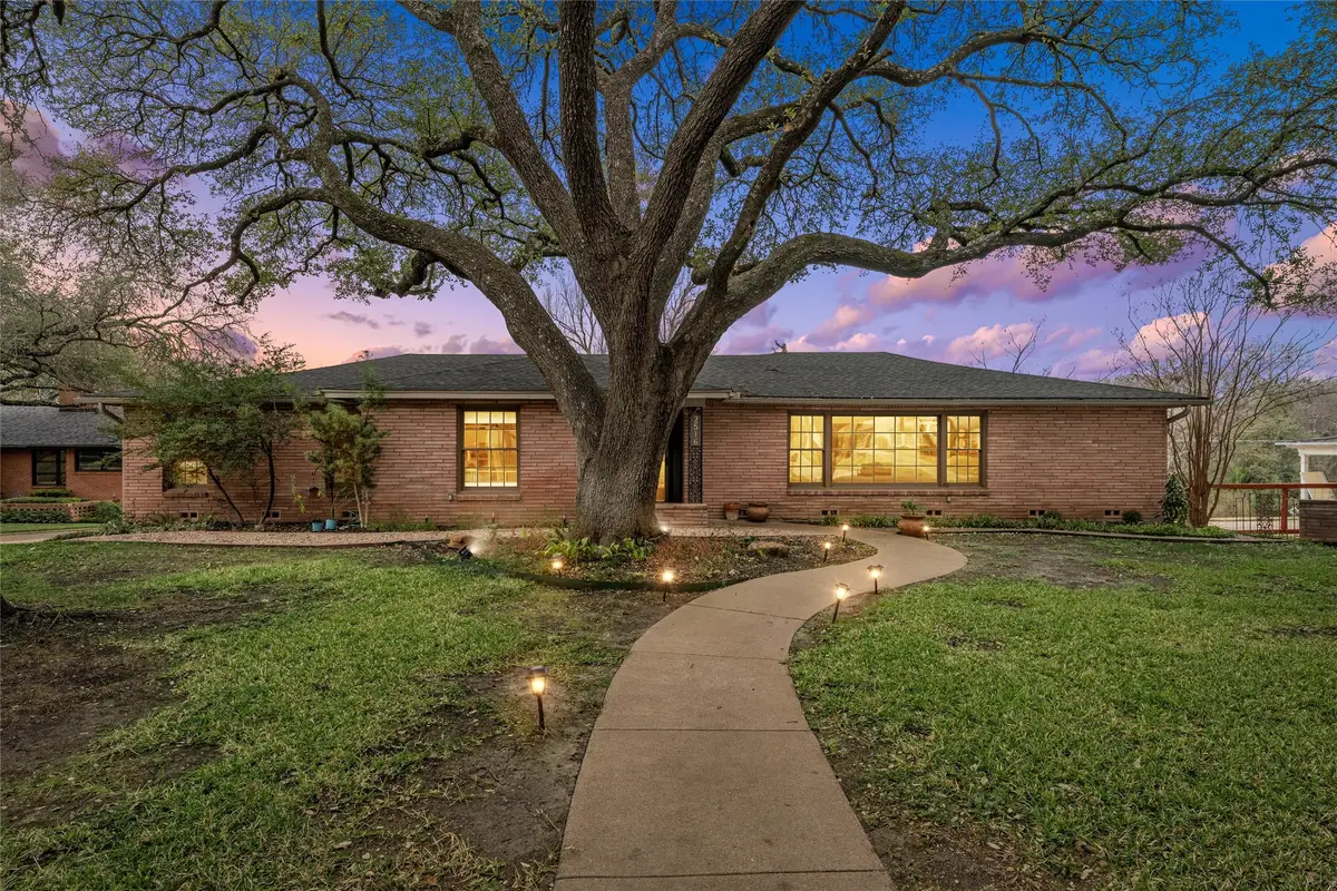 2516 Old Oaks Drive, Waco, TX 76710 - Image #1