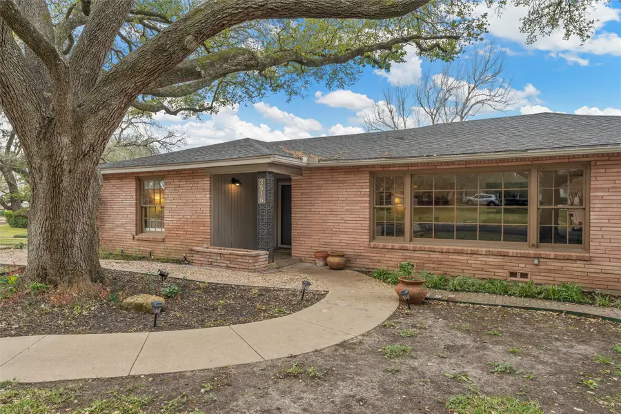 2516 Old Oaks Drive, Waco, TX 76710 - Image #3