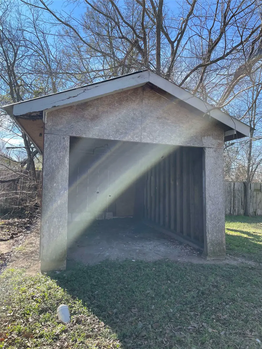 110 E Angeline Street, Groesbeck, TX 76642 - #2