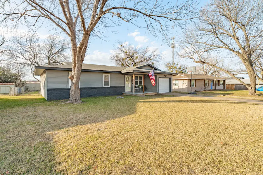 220 Davis, Stephenville, TX 76401 - #2