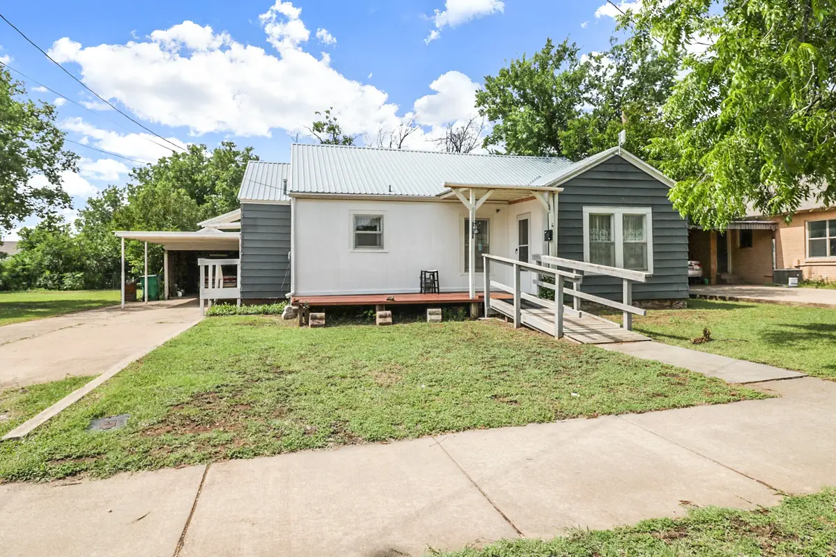 605 W Walnut Street, Coleman, TX 76834 - Image #1