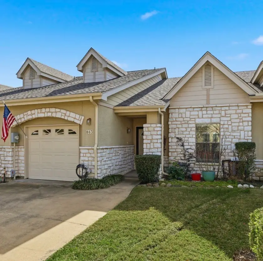 863 Lindbergh Lane, Grand Prairie, TX 75051 - Image #1
