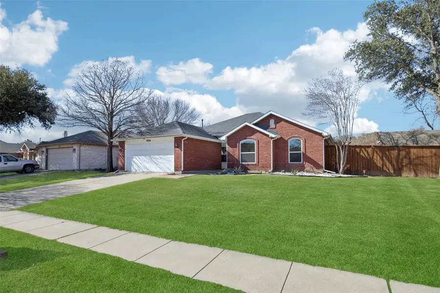 1016 Grand Central Parkway, Saginaw, TX 76131 - #2