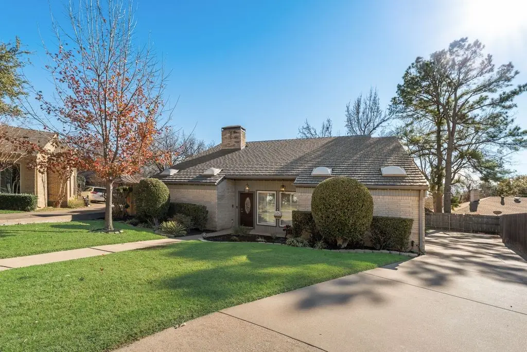 510 Willow Creek Court, Arlington, TX 76011 - Image #1