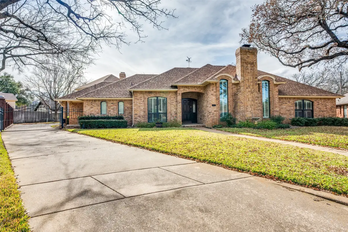 2403 Bluffview Court, Arlington, TX 76011 - Image #1