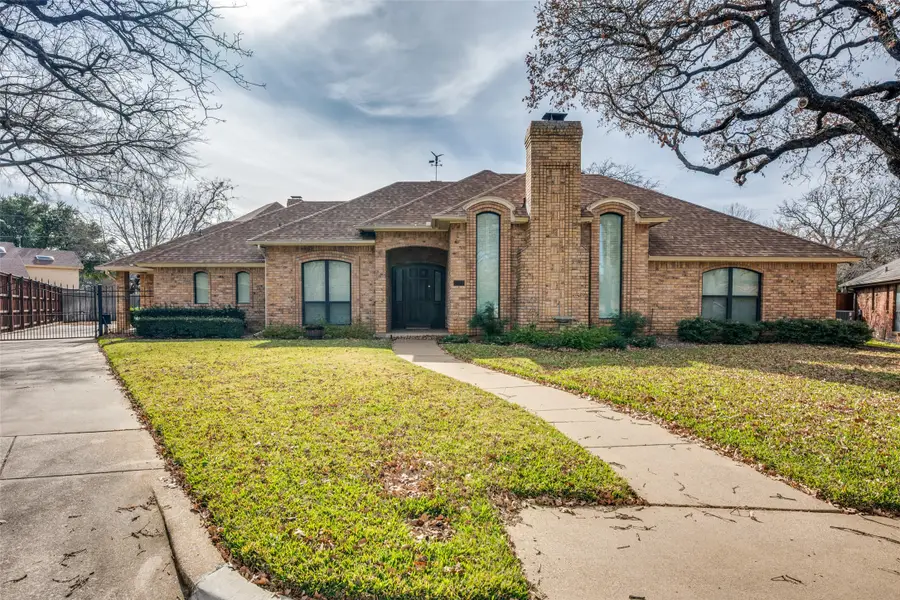 2403 Bluffview Court, Arlington, TX 76011 - Image #2