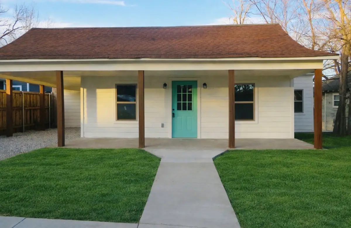 811 W Day Street, Denison, TX 75020 - Image #1