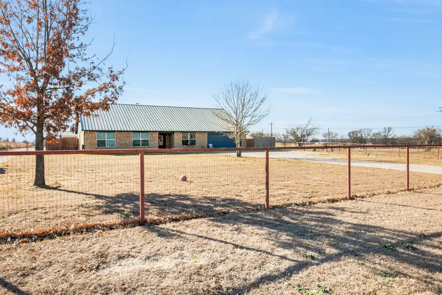 2366 County Road 1370, Alvord, TX 76225 - Image #2