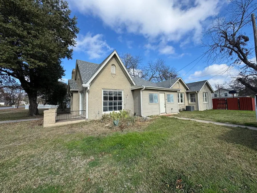805 Prairie Avenue, Cleburne, TX 76033 - Image #3