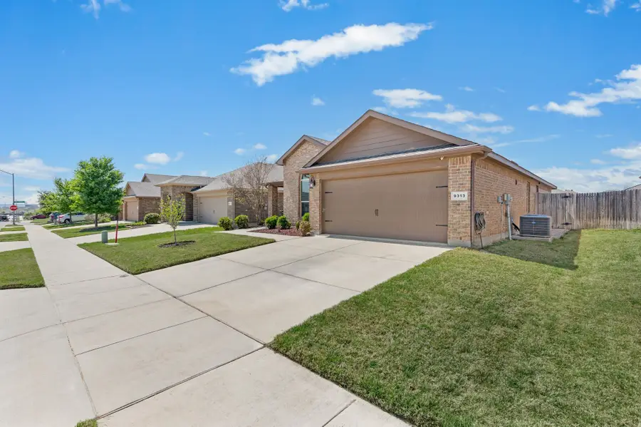 9313 Herringbone Drive, Fort Worth, TX 76131 - #2