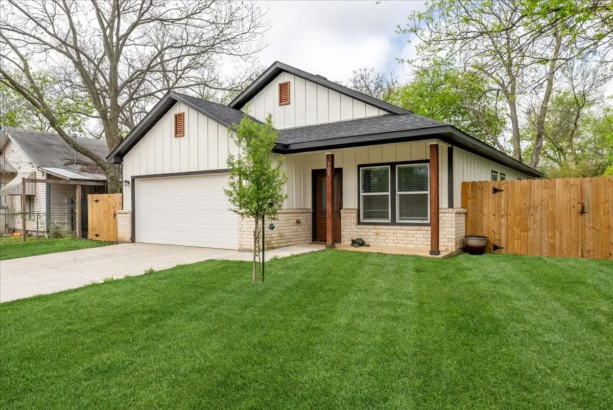 707 N Wilhite Street, Cleburne, TX 76031 - Image #1