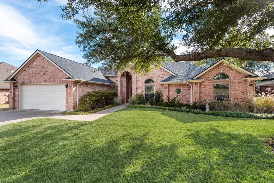 405 Arbor Lawn Drive, Burleson, TX 76028 - Image #3