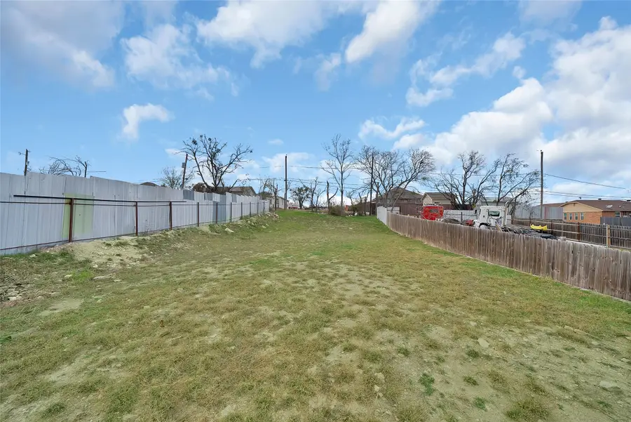 2909 Pearl Avenue, Fort Worth, TX 76106 - Image #2