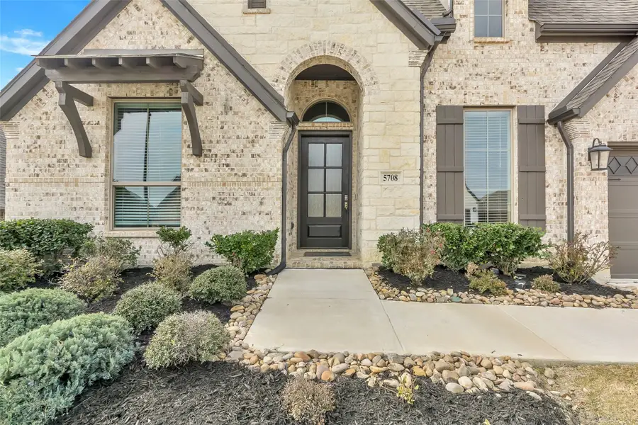 5708 Lake Jackson Drive, Fort Worth, TX 76126 - Image #2