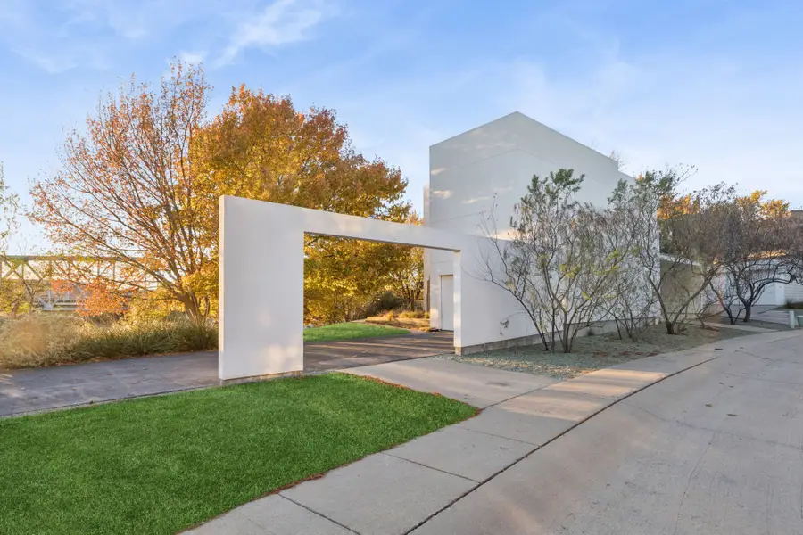 51 Vanguard Way, Dallas, TX 75243 - Image #2