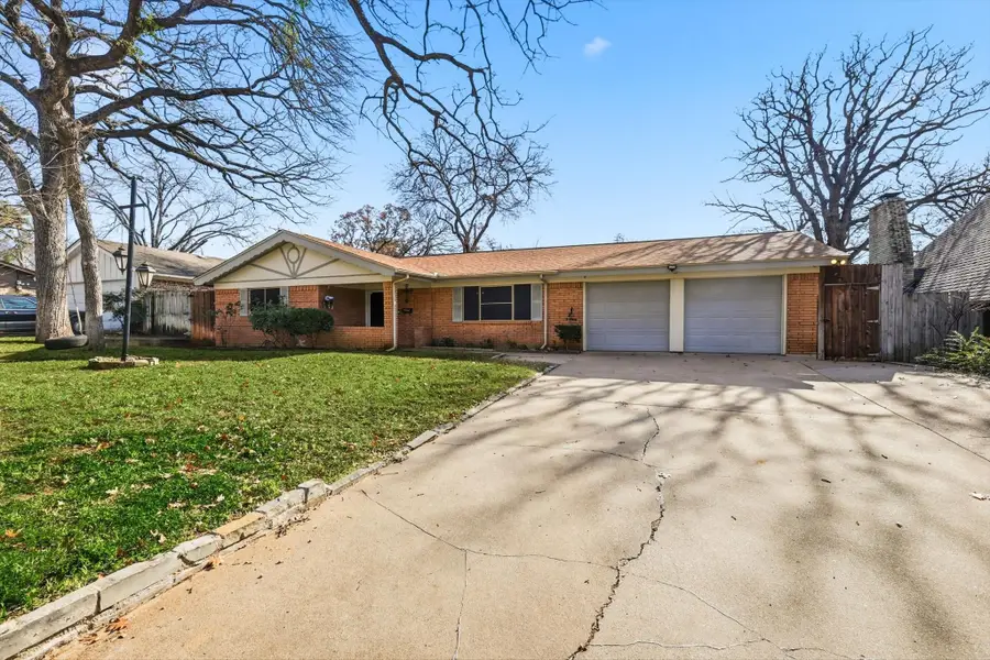 1809 Toplea Drive, Euless, TX 76040 - Image #2