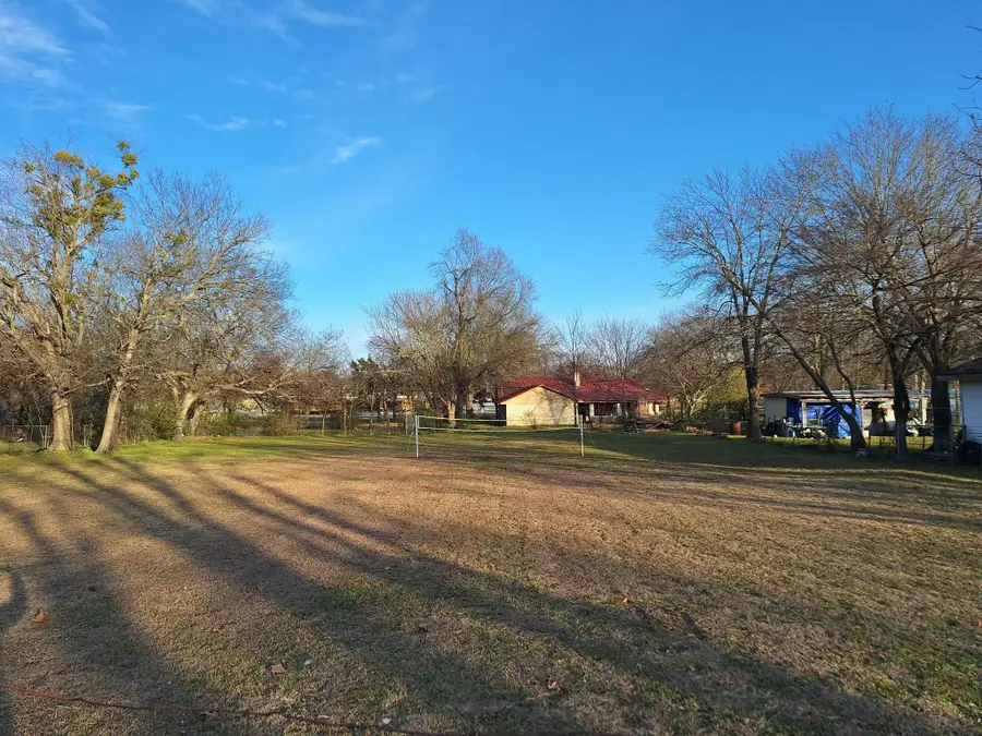 509 S San Antonio Street, Wolfe City, TX 75496 - Image #3