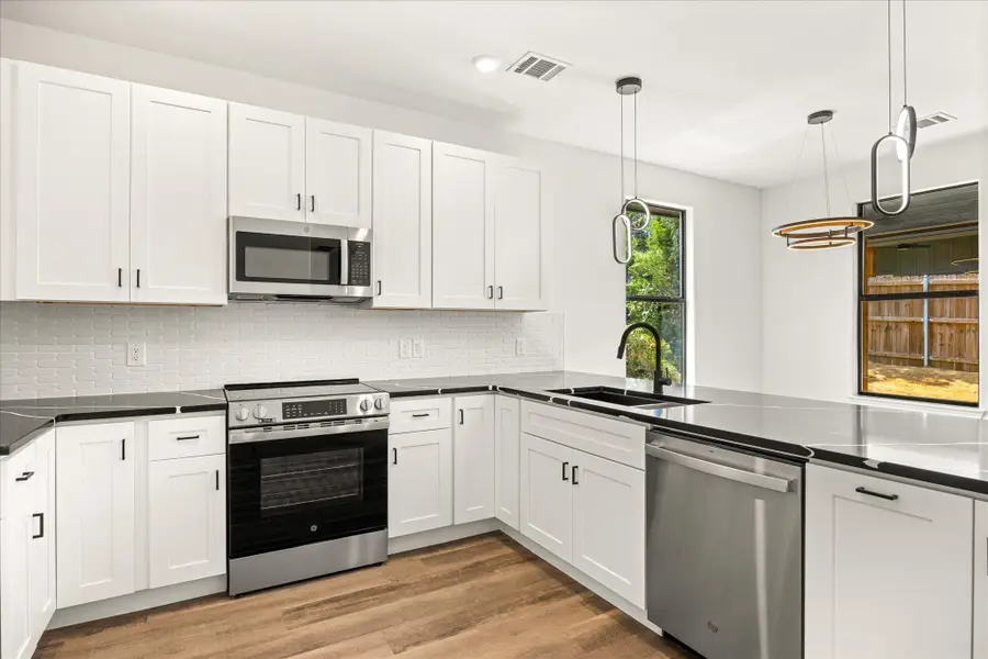 5915 Black Pine Circle, Granbury, TX 76048 - #3