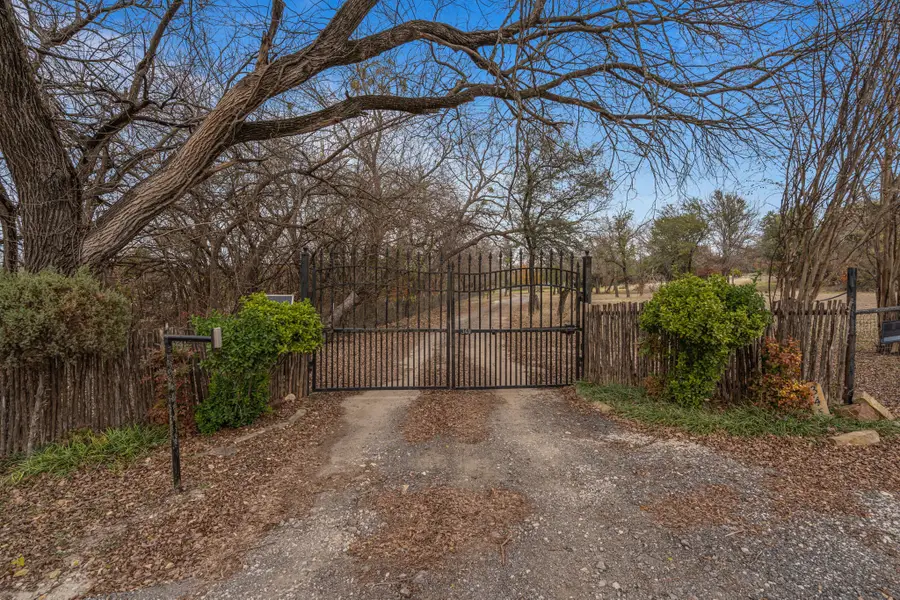 345 Karbo Lane, Weatherford, TX 76085 - Image #2