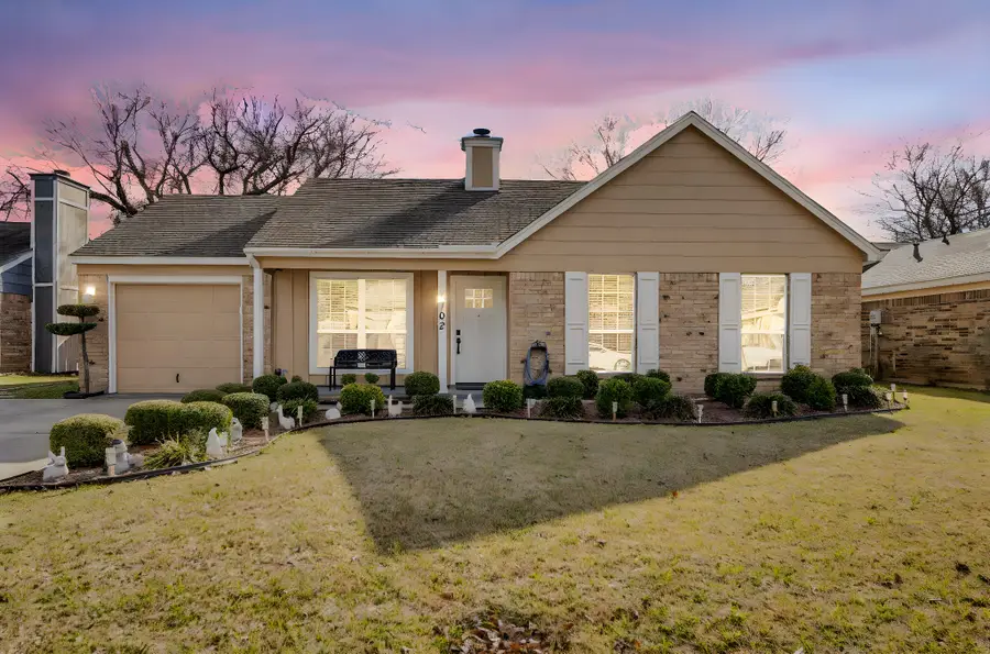 1702 Fieldstone Court, Arlington, TX 76018 - Image #2