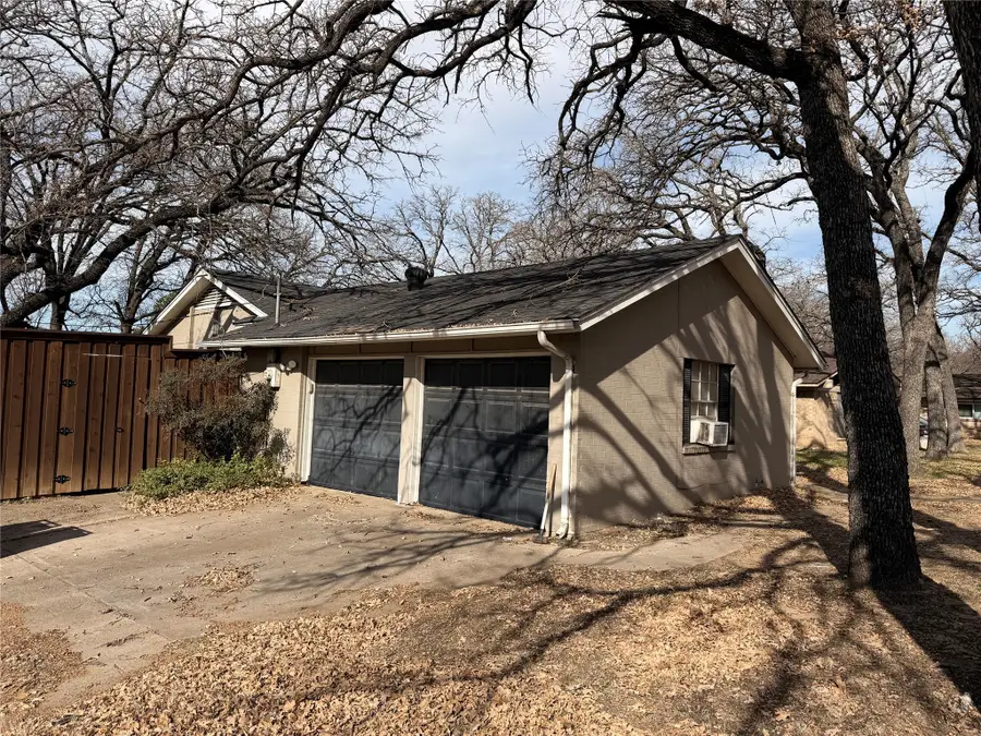 1412 Oxford Street, Arlington, TX 76013 - Image #2