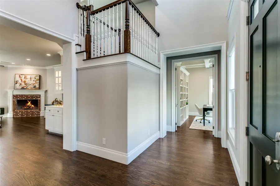 303 S Dooley Street, Grapevine, TX 76051 - #3