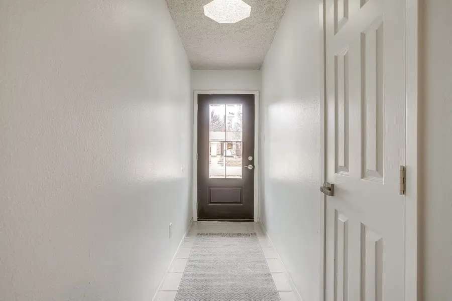 909 Jayellen Court, Burleson, TX 76028 - Image #2