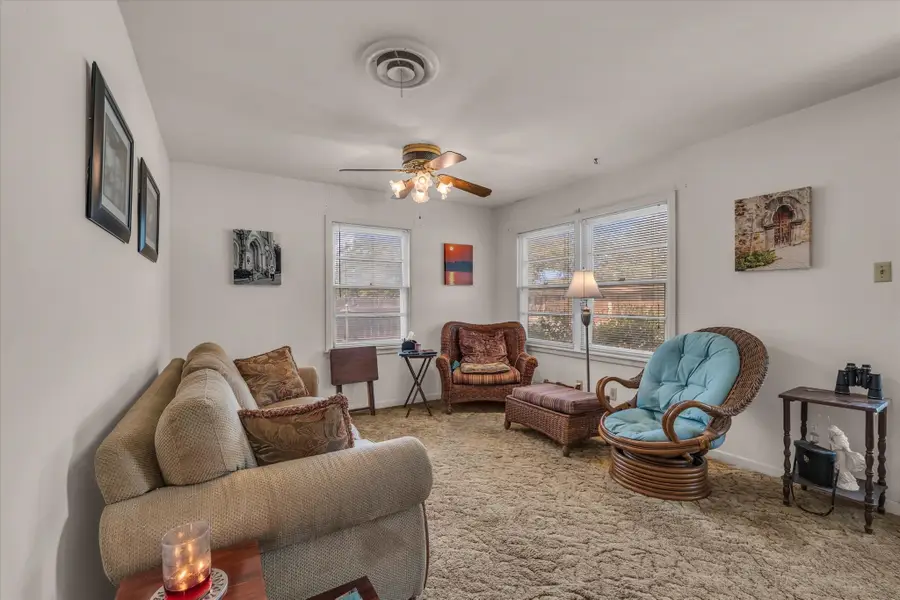 401 Avenue I, Lacy Lakeview, TX 76705 - #3