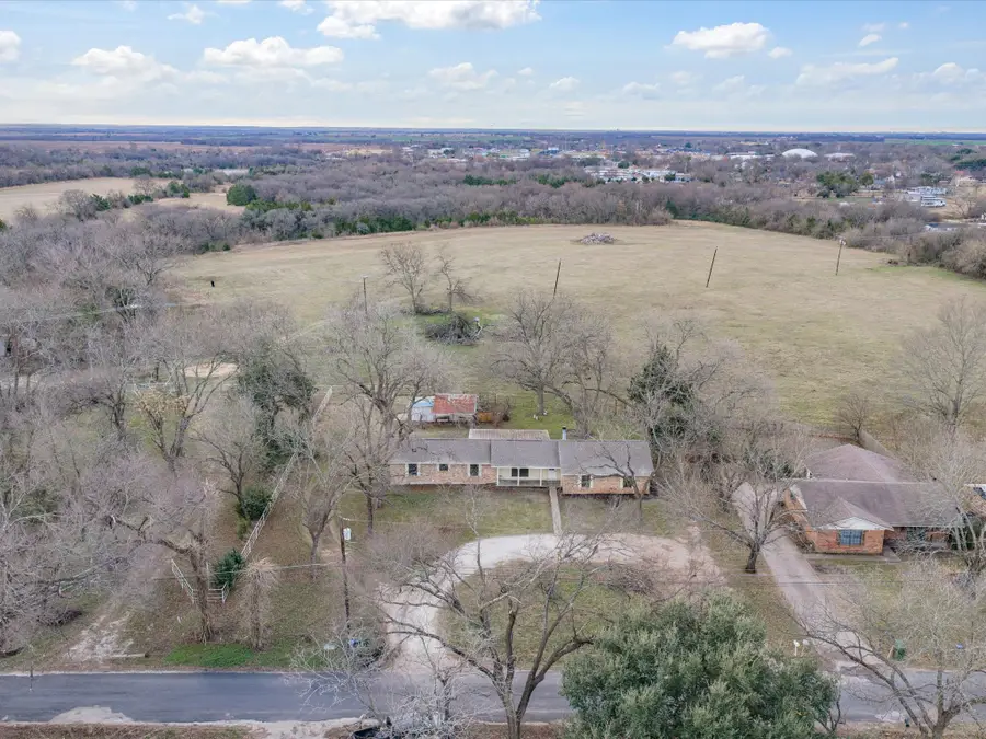 514 Dallas Street, Italy, TX 76651 - #2