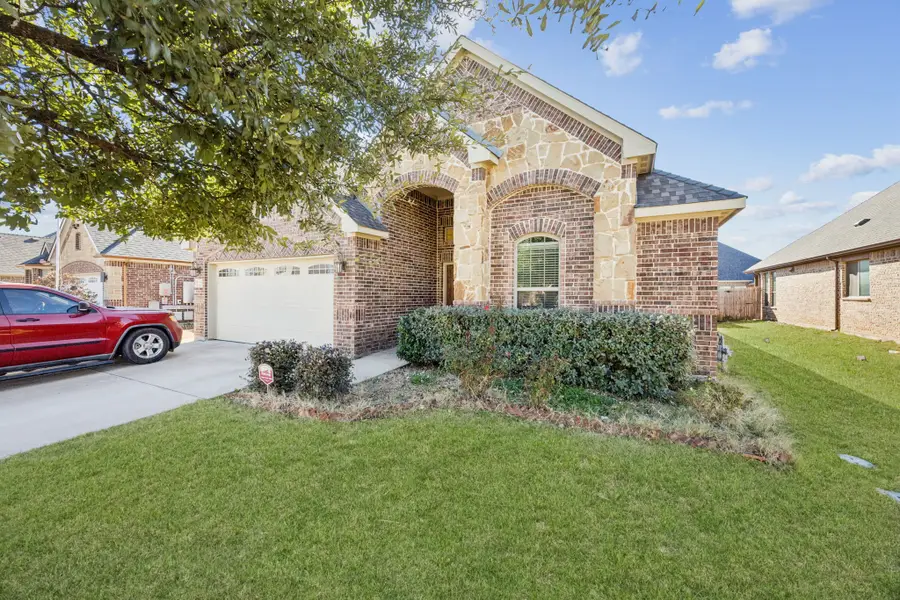 725 Gray Washington Drive, Saginaw, TX 76179 - Image #3