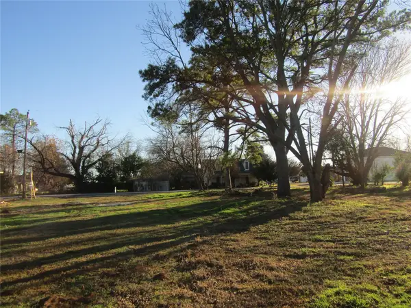 403 E Boyd Avenue, Boyd, TX 76023