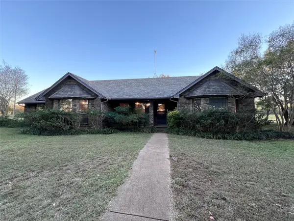 3901 S Nolan River Road, Cleburne, TX 76033