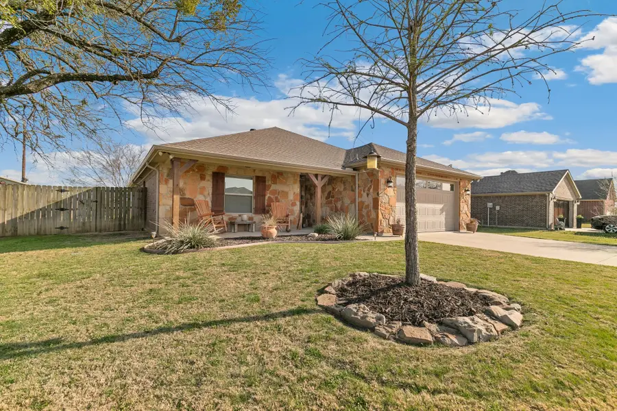 1207 Mary Ann Court, Tioga, TX 76271 - Image #2