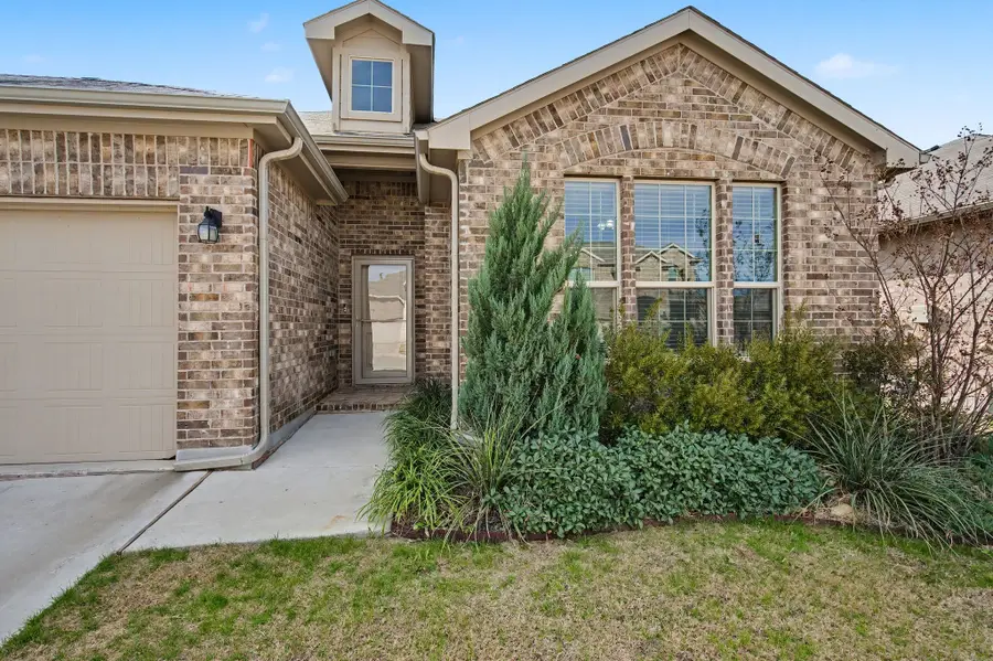 804 Greenford Manor, Justin Roanoke, TX 76247 - Image #3